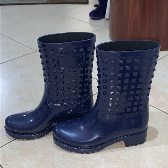 VINCE CAMUTO BLUE STUDDED RAINBOOTS .. - Picture 3 of 6